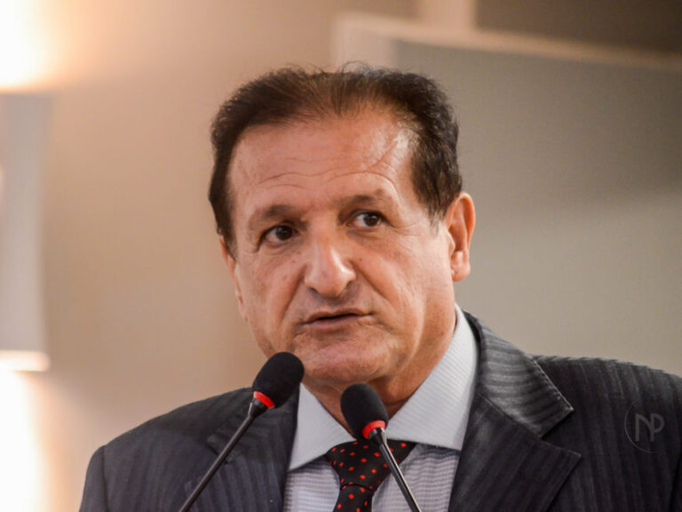 Hervázio suaviza ataque, pede perdão a Tibério, mas mantém crítica: “Eu já chamei de bajulador”