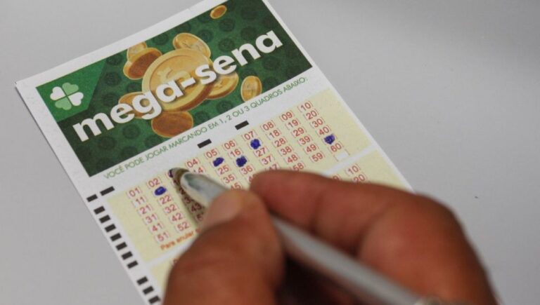 PRÊMIO ACUMULADO Ninguém acerta as seis dezenas e Mega-Sena pagará R$ 105 milhões na quarta