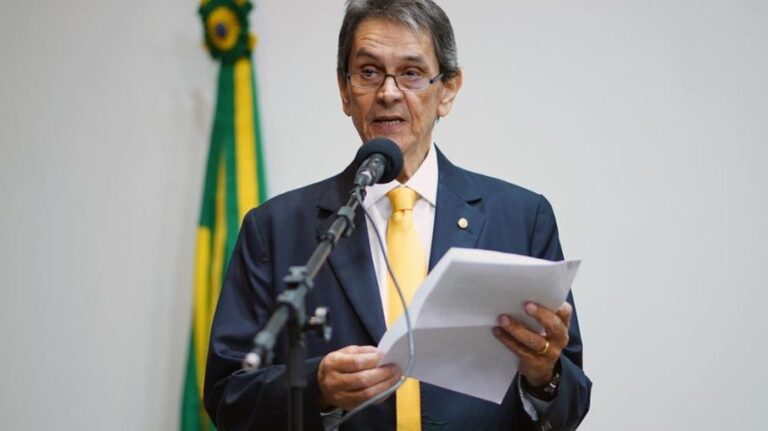 Polícia Federal realiza operação para prender Roberto Jefferson
