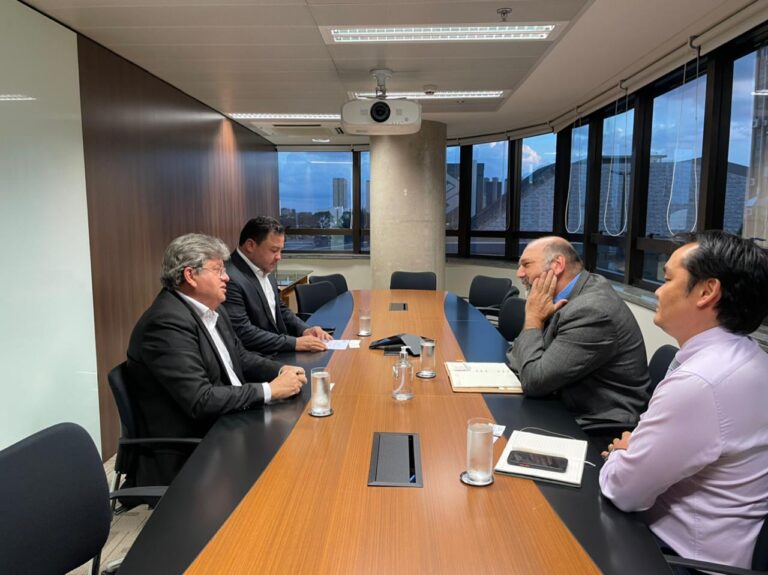João Azevêdo se reúne com representantes do Brics e instituição financeira disponibiliza linha de crédito à Paraíba
