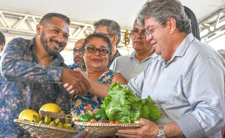 João Azevêdo entrega obras de acesso ao Distrito de Cepilho e beneficia população do Brejo paraibano