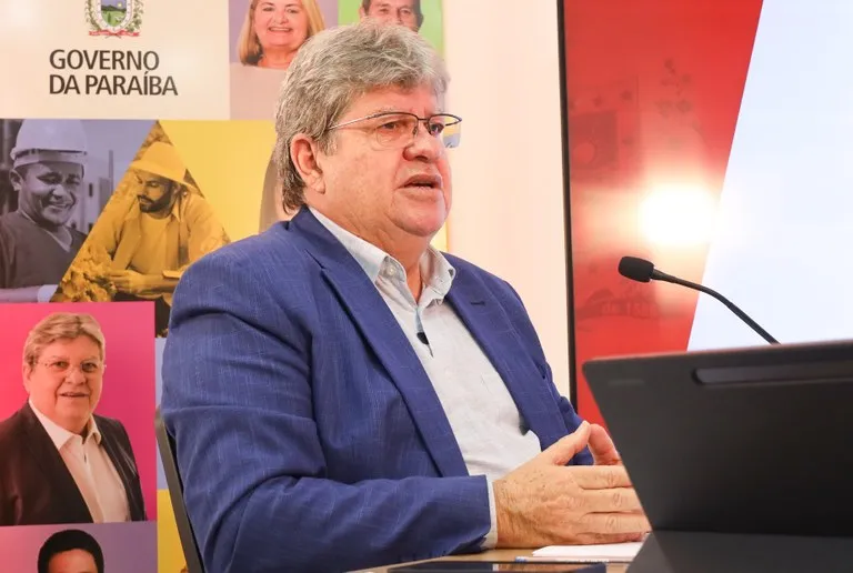 João Azevêdo apresenta resultados do Programa Incluir Paraíba durante solenidade em Campina Grande nesta segunda