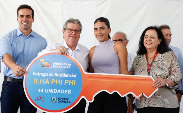 João Azevêdo assegura moradia digna com entrega de unidades habitacionais em João Pessoa