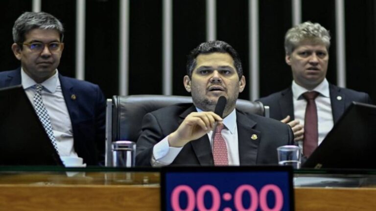 “Nem se tiver 81 assinaturas”: Alcolumbre descarta pautar impeachment de ministro do STF