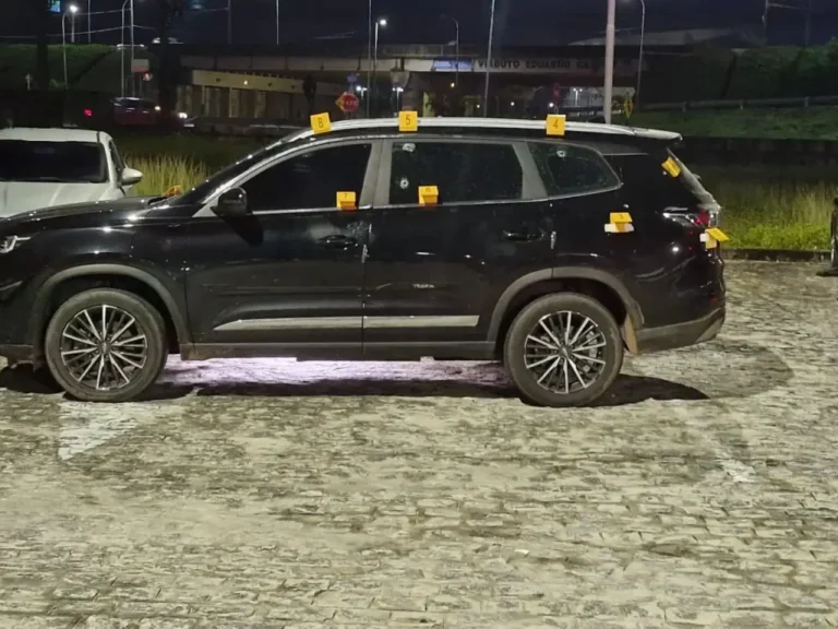 Vereador de João Pessoa sofre atentado; carro foi atingido por nove tiros