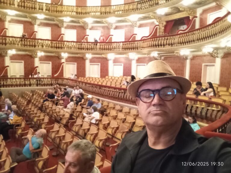 Viver é um ato de resistência, um desafio constante (Hélio Costa)