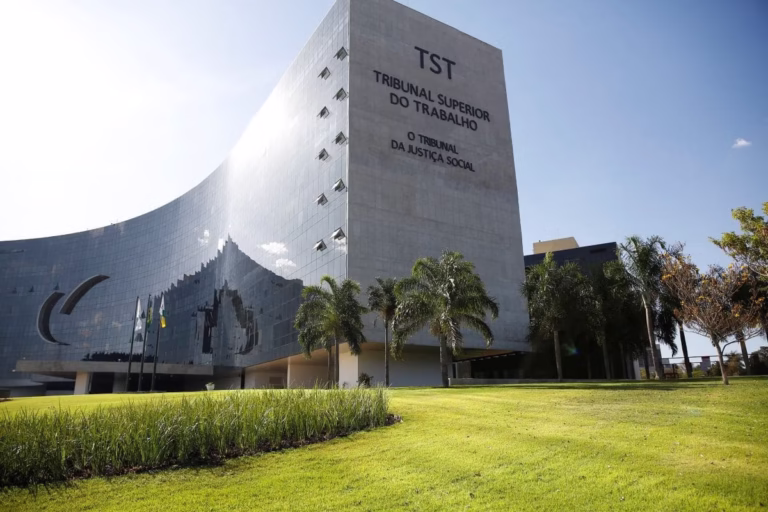 TST compra carro de R$ 346,5 mil para cada um dos 27 ministros