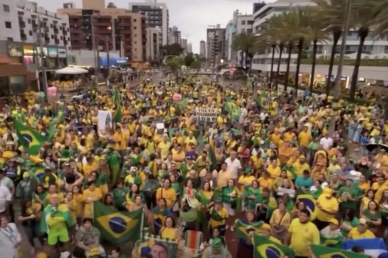 Manifesto da direita reúne lideranças no Busto de Tamandaré, em João Pessoa