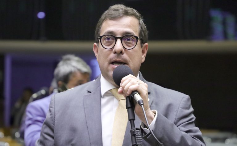 DINHEIRO PÚBLICO – Gervásio Maia inclui blindagem do “Fundão” na LDO e esquenta debate sobre R$ 4,9 bilhões do fundo eleitoral