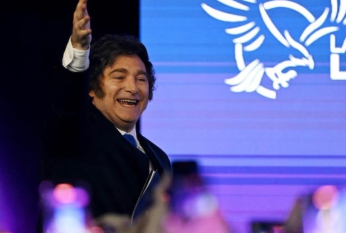 Vitória surpreendente de Milei muda cenário político na Argentina