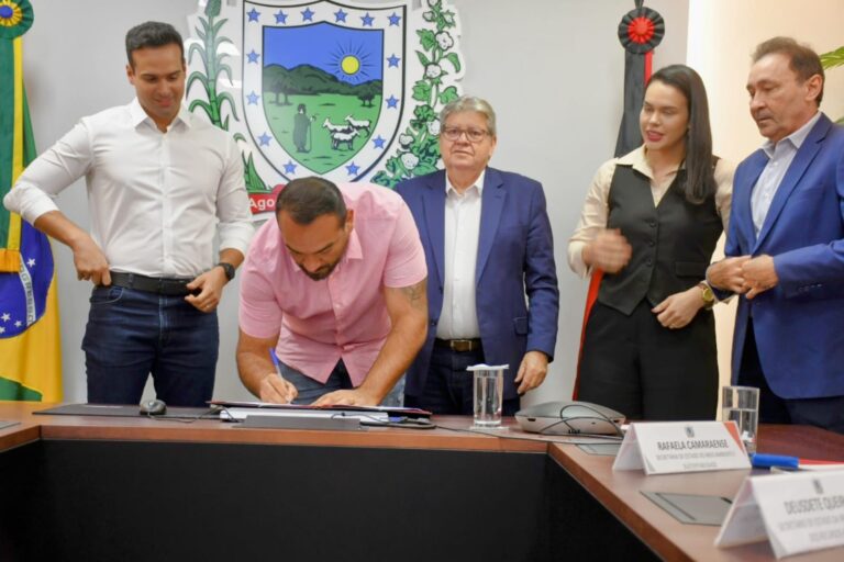 João Azevêdo assina decreto de criação do Monumento Natural Itacoatiaras do Ingá e destaca importância da ação para a preservação e turismo sustentável