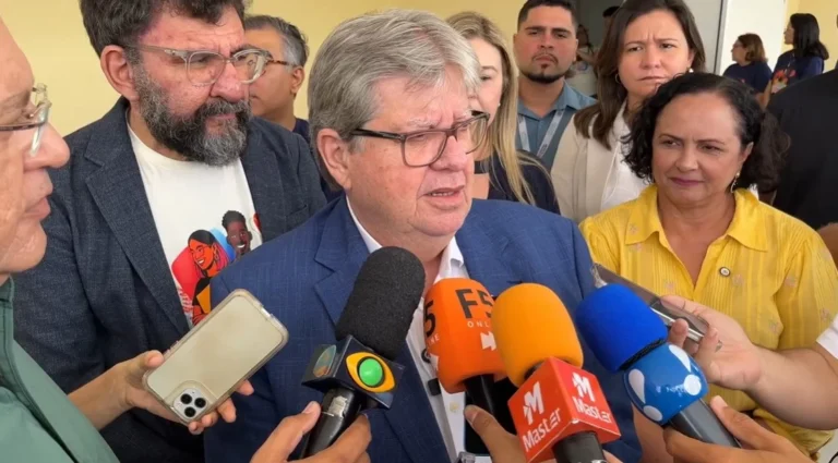 “Diálogo já teve muito”, diz João Azevêdo sobre impasse na greve da UEPB