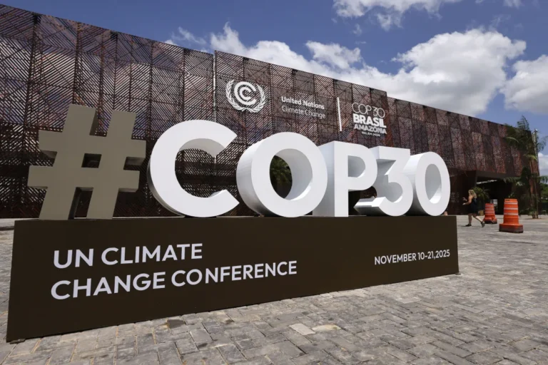 Mídia internacional noticia quebra-quebra na COP30