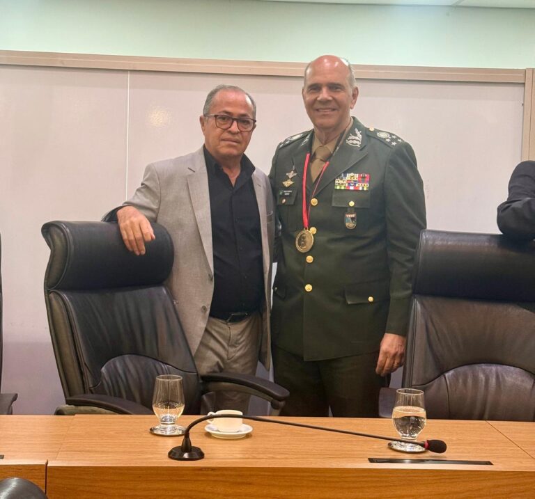 Secretário João Alves participa na Assembleia Legislativa de sessões solenes em homegem ao médico Flávio Fabres e ao General Maurílio Miranda