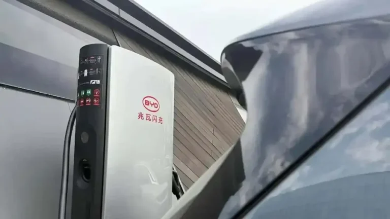 5 min no posto: BYD trará carregadores mais rápidos do mundo ao Brasil