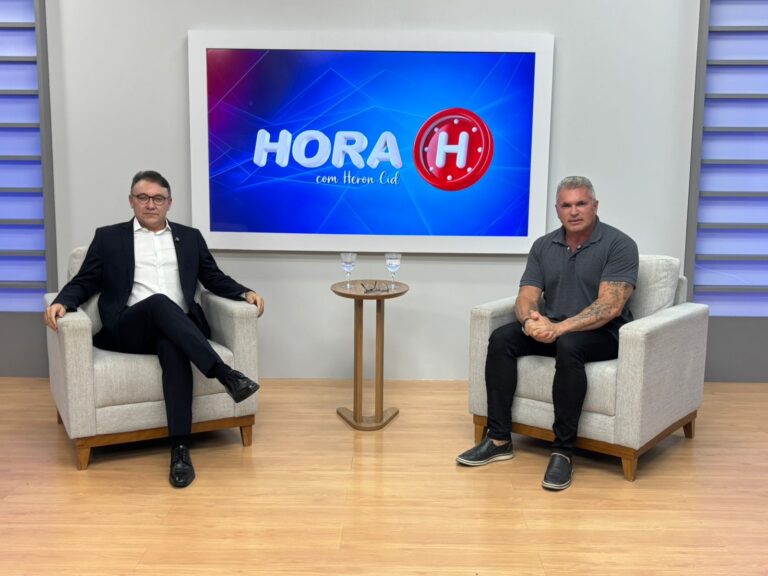 Candidatura de Flávio Bolsonaro só dura 60 dias, prevê Julian; “Não aguenta o próprio pau do galinheiro”