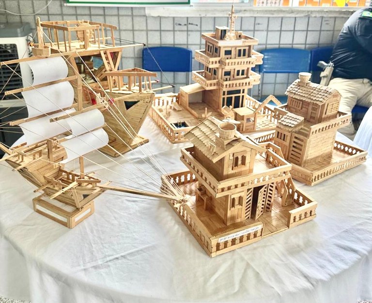 Ressocialização na cadeia de Remígio: molho de pimenta, confecção de cachecóis e artesanato com papel, palito e cola