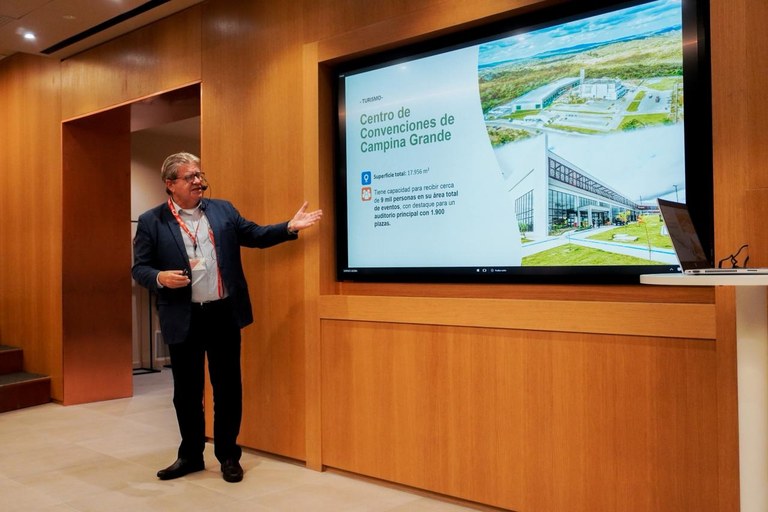 João Azevêdo apresenta potencial da Paraíba durante missão internacional em Barcelona