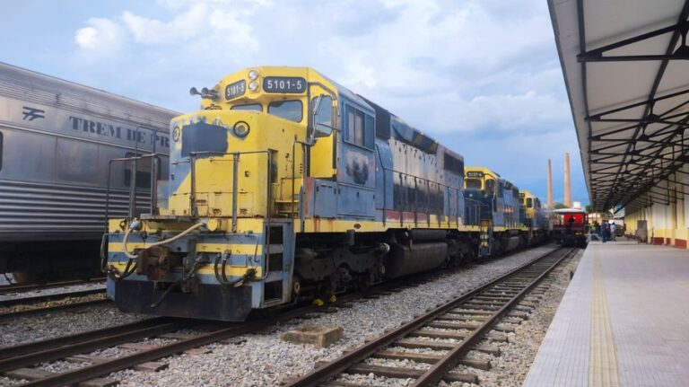 Locomotivas da década de 60 estão sendo recuperadas em Cruzeiro