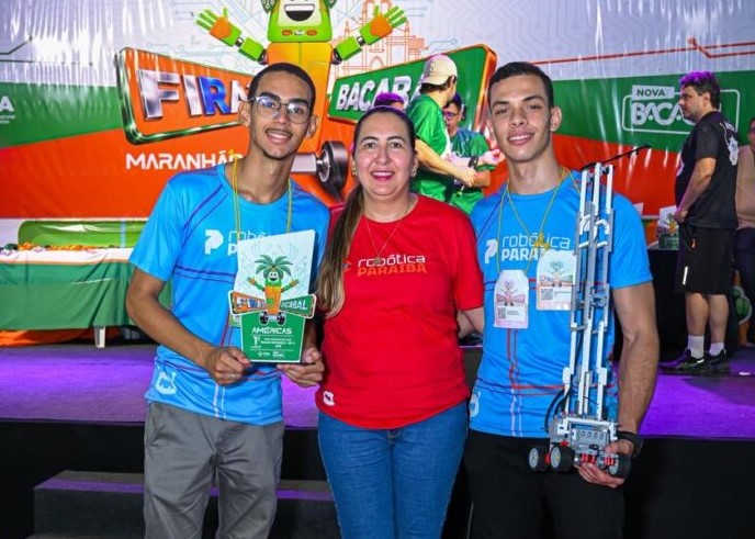 Alunos da ECITE Luís Gonzaga Burity conquistam 1º lugar em competição internacional de robótica e garantem vaga no Canadá