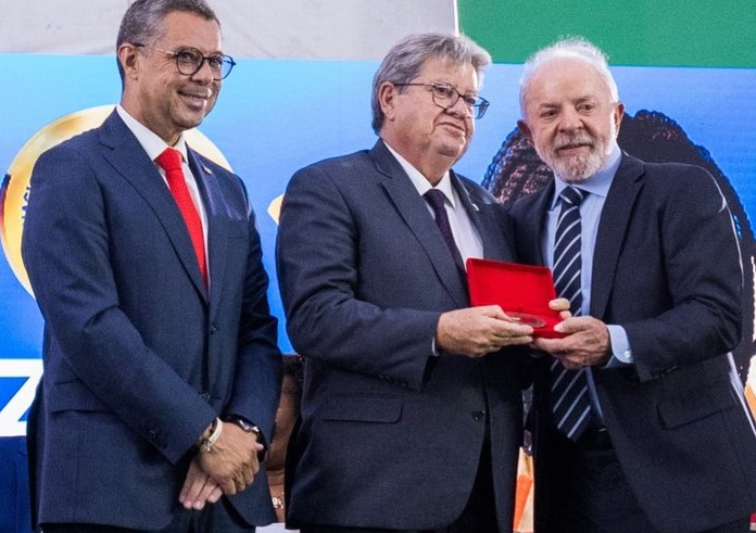 João Azevêdo recebe em Brasília Selo Ouro de Alfabetização e reafirma compromisso com Educação