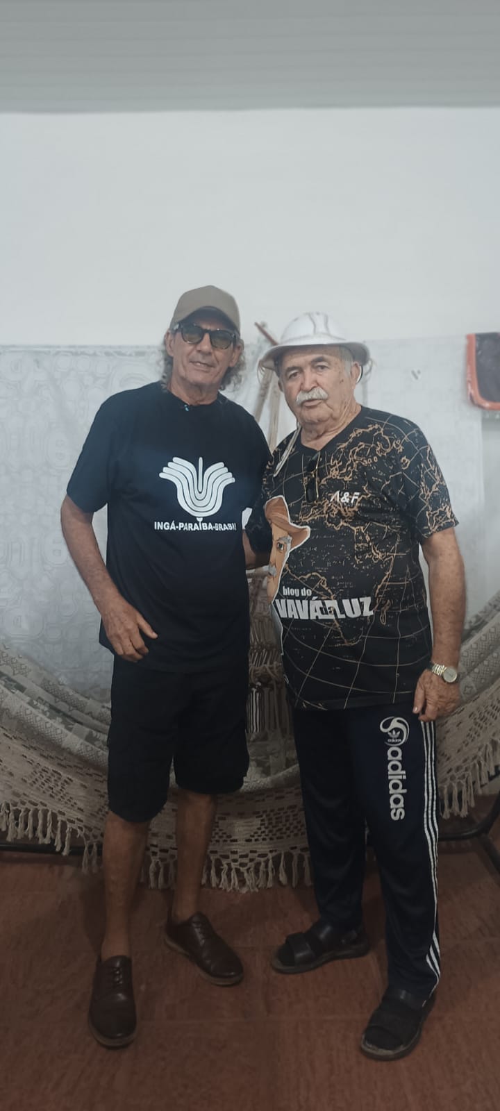 JURANDIR MACIEL VISITA O VELHO AMIGO VAVÁ DA LUZ