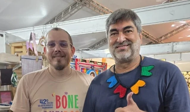 Encantado com o São João, Zeca Camargo conhece o Salão do Artesanato Paraibano