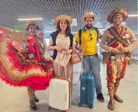 Governo do Estado recebe turistas com muito forró nos aeroportos de João Pessoa e Campina Grande