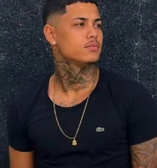 Jovem morre após doar rim ao pai que o expulsou de casa por ser gay