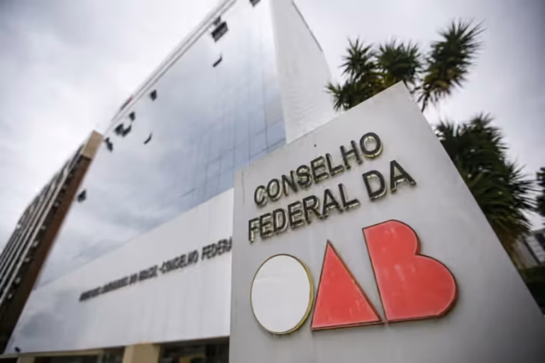OAB reage e pede a Moraes que libere visitas de Flávio a Bolsonaro