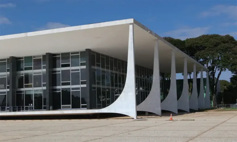 Supremo cobra informações à presidência da Câmara sobre emendas