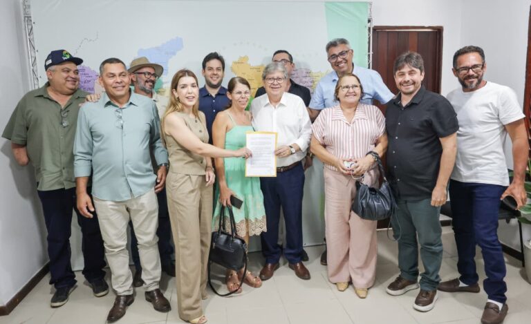João recebe representantes da caprinocultura e assume compromisso de fortalecer Programa do Leite