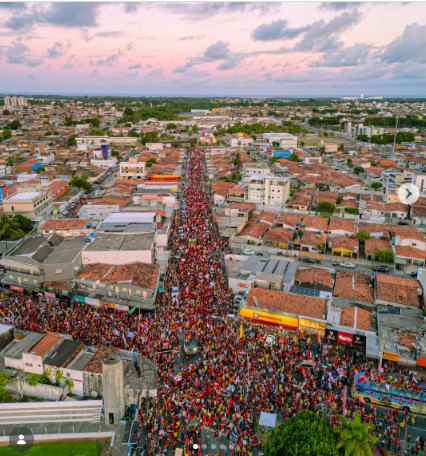 Ato em favor da reeleição do presidente Lula (PT) no bairro de Mangabeira